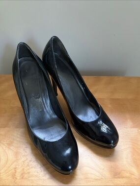 Stuart Weitzman Black Patent Leather High Heel Pumps